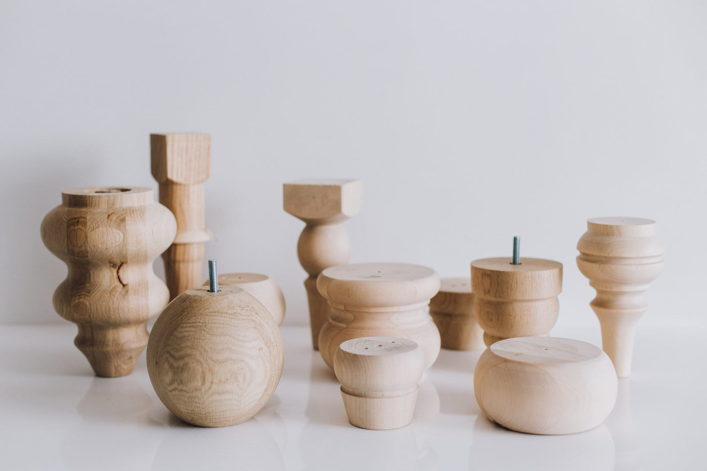 Round Turned Wooden Furniture Leg with Ball Detail – Lathe-Turned Design, H110 mm