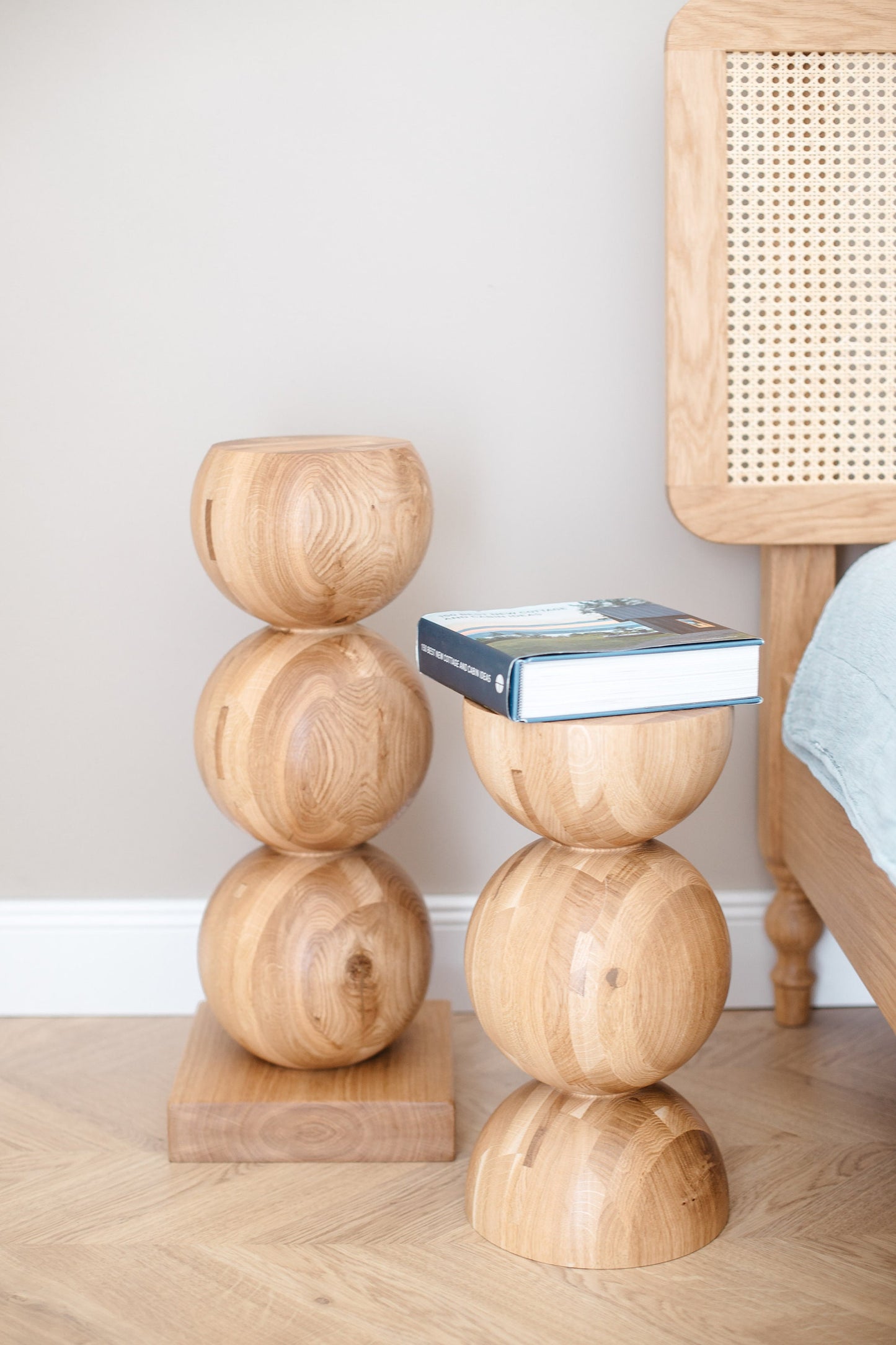 Handmade Wooden Nightstand – Solid Wood with Elegant Sphere Detail H400 mm