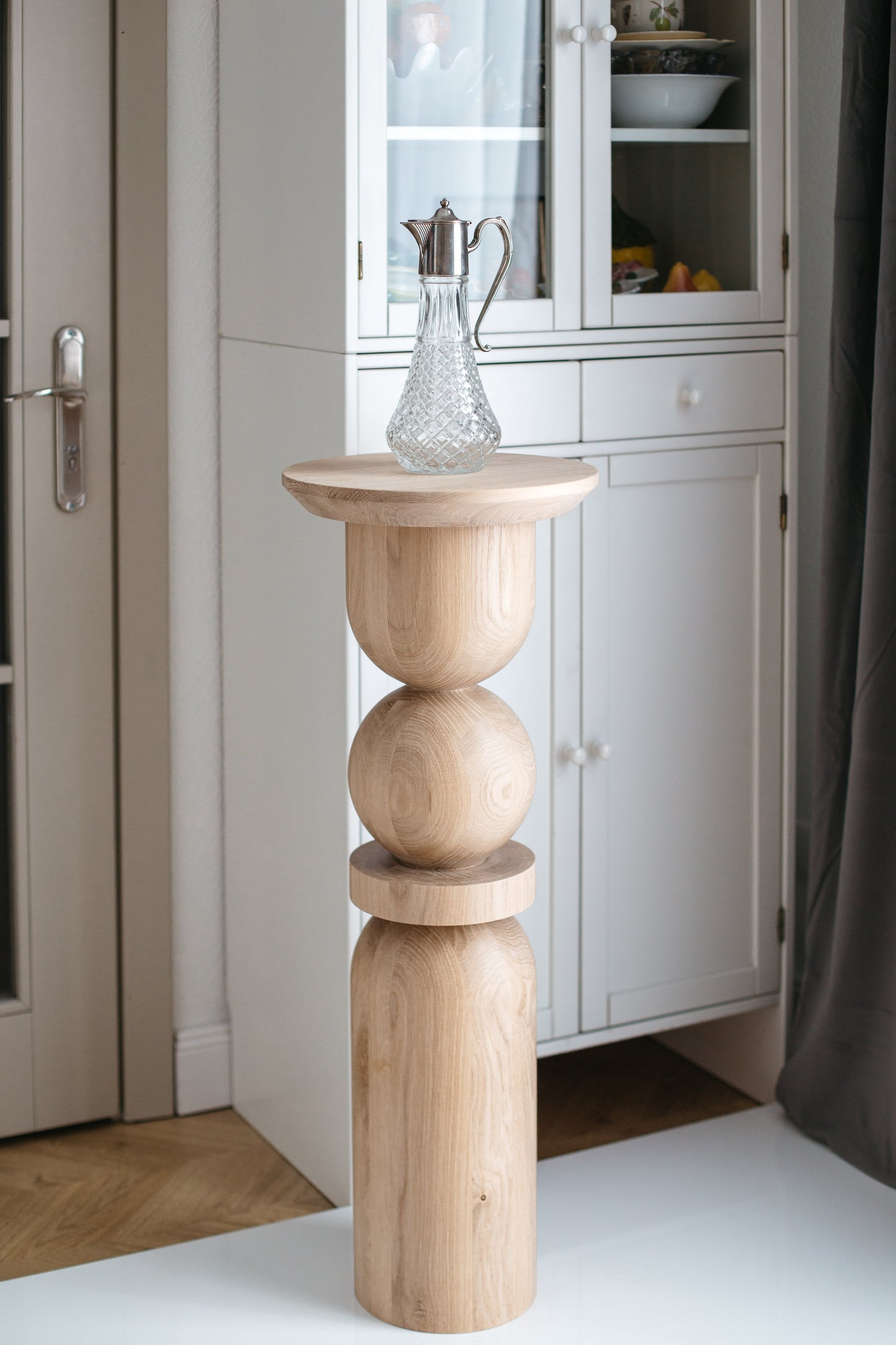 Stylish Wooden Pedestal: Perfect as a Side Table or Plant Holder H900 mm