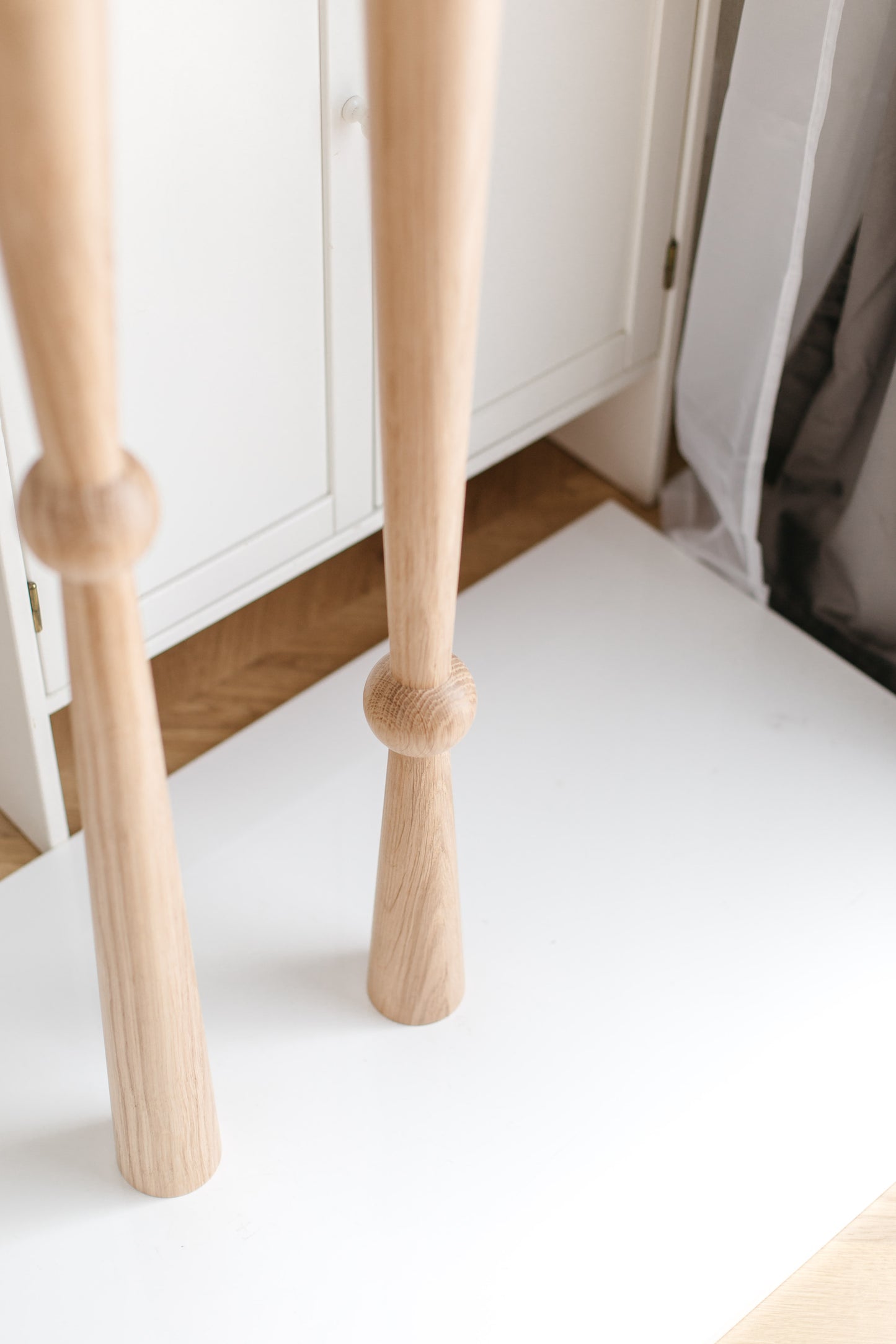 Table & Bar Wooden Furniture Leg with Midle Sphere, H870 mm