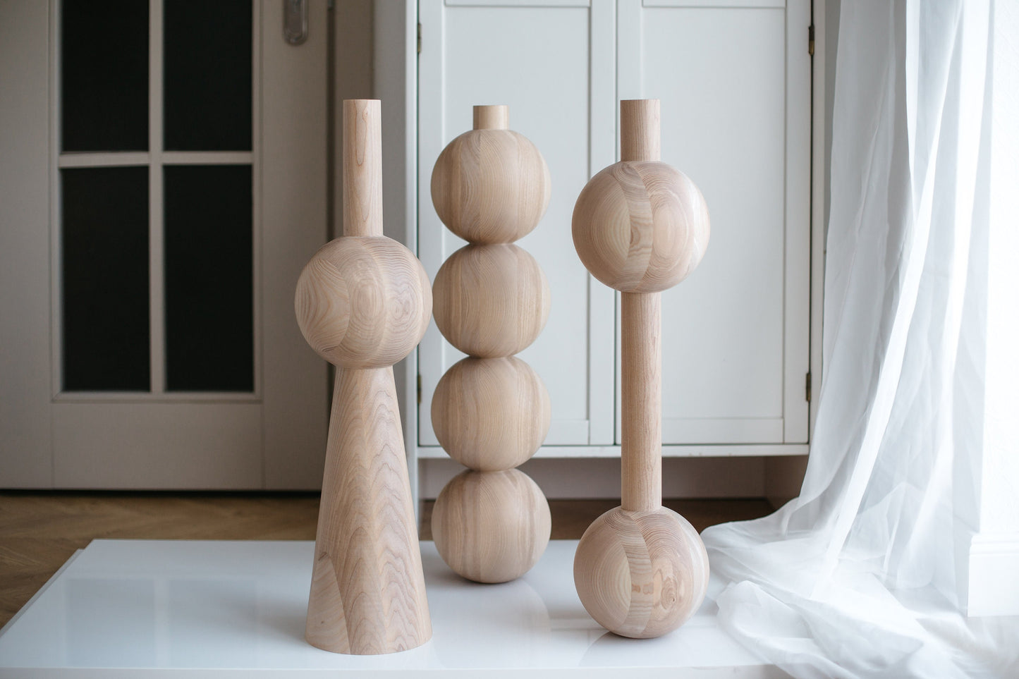 Wooden Furniture Leg with Four Sphere Details – Lathe-Turned Design, H670 mm